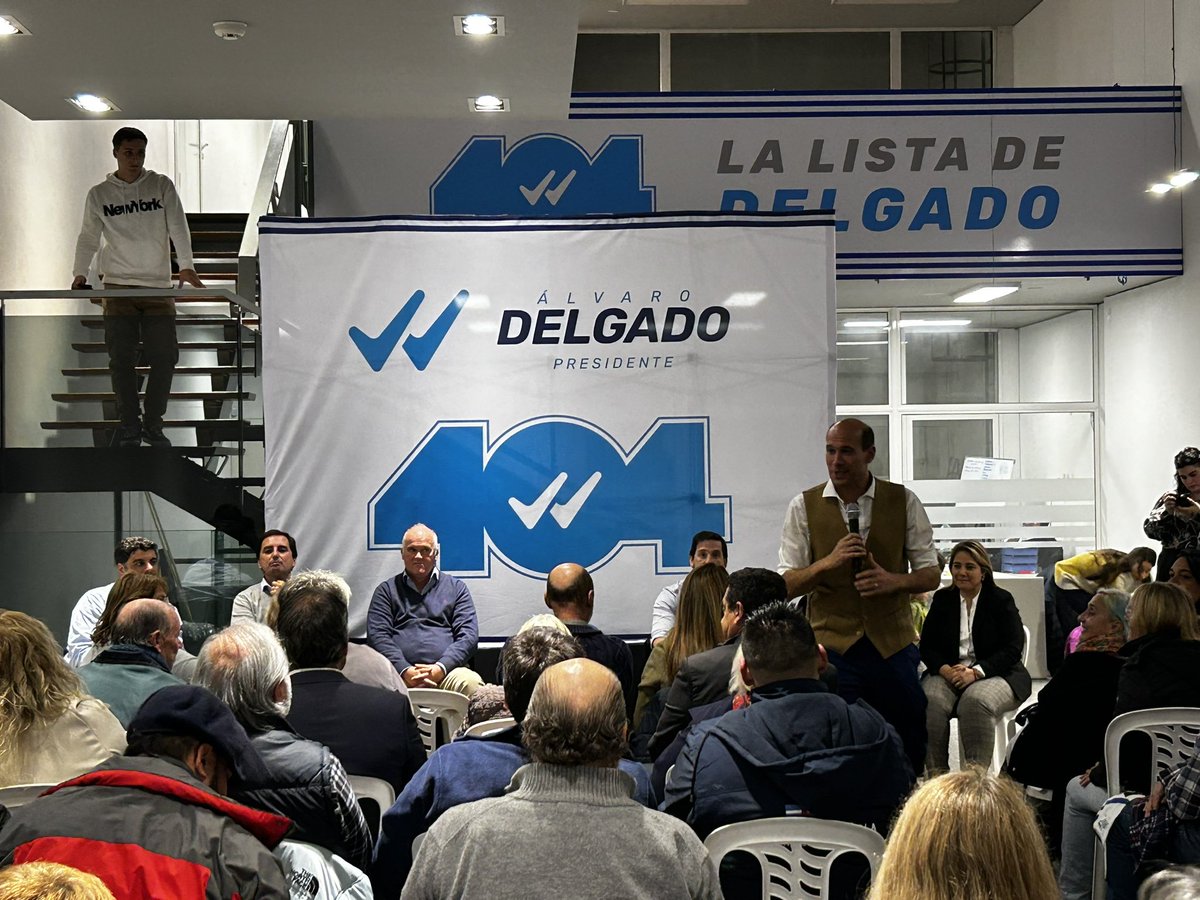 Nuevo plenario de @AireFresco_404 - la lista de @AlvaroDelgadoUy - junto a @MartinLemaUy, dirigentes y la incorporación de nuevos compañeros. #UruguayParaAdelante