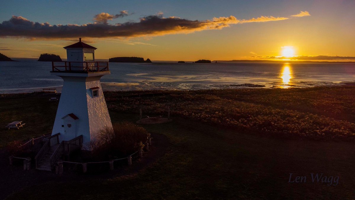 Five Islands, Nova Scotia. Count ‘em! #light #lighthouse #sunset #islands #coastal #fundygeopark #bayoffundy #novascotia #explorecanada #canadaphotolovers @canada_photolovers @canada