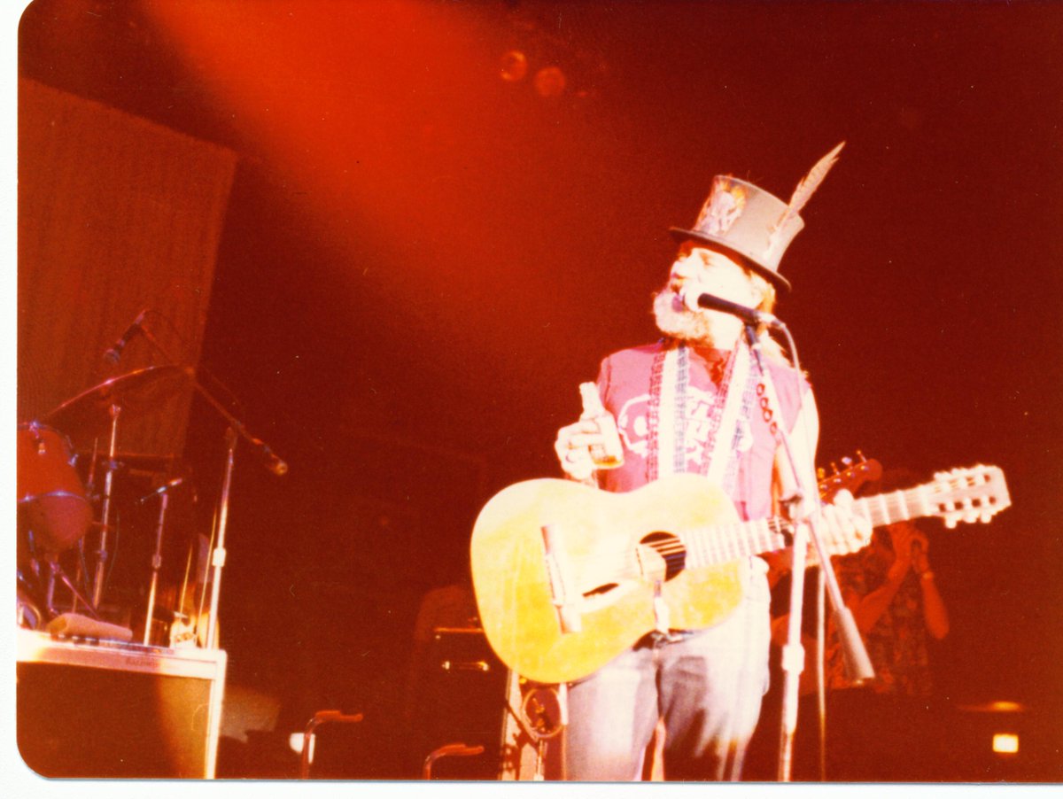 garybasham5's tweet image. Happy Birthday Willie!  @WillieNelson