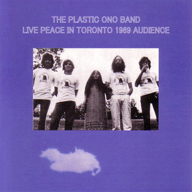 今日から、プラスティック・オノ・バンドのライブ盤'Live Peace In Toronto 1969 (平和の祈りをこめて)'について呟いていきます。
但し、同盤最後の2曲(洋子の曲)については取り上げません😅
このバンドはジョンと洋子以外のメンバーは流動的で、ジョンはこのバンド名で複数の作品を発表してます。