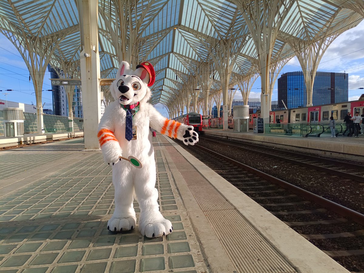 I can finally cross off Lisboa Oriente from the list of train stations I wanted to bring the railway dog to! 😍🧡🤍🇵🇹🚂

I have had yet another fantastic day! 😄 And you'll be surprised to see who I met during this day! 👀 I will share more pictures soon!! 😁😉🐾

📸 Fiki Ashtoff