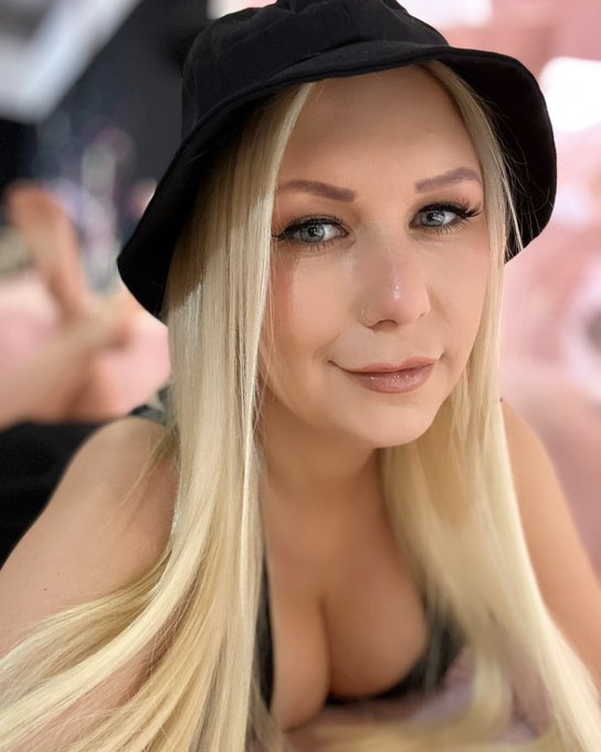 Schon mein neues Video gesehen ? Dann aber schnell https://t.co/6FgjcRjXeX https://t.co/i2HQTClrXl