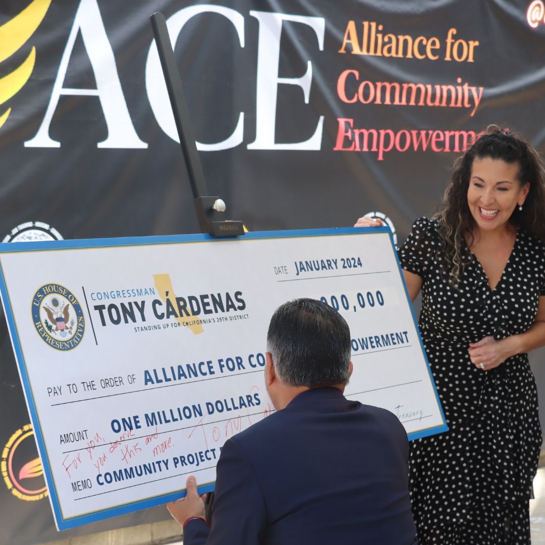 Last week, I presented @ace4change with a community project funding check! Since 2013, they've empowered marginalized communities through education, workforce development, and intervention programs. Thanks for your incredible work, ACE — you deserve this and more!