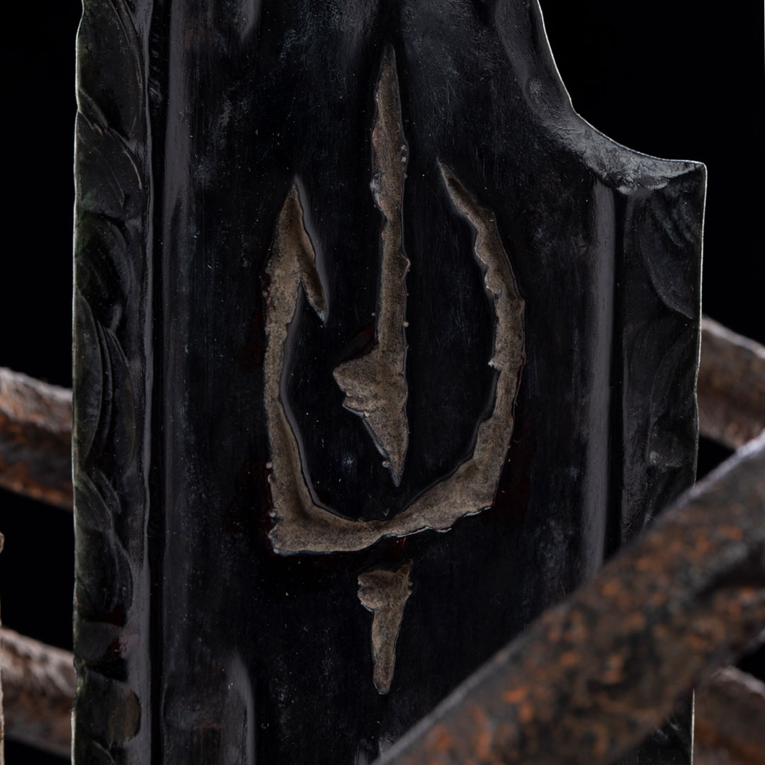 Many of the weapons we created for @lotronprime had dark origins. The Sigil Hilt was a wicked, twisted artifact with an ambiguous purpose, while visibly bearing the corruption and malice of Sauron. …. #propweapon #conceptart #design #film #LotR #TheRingsOfPower @primevideo