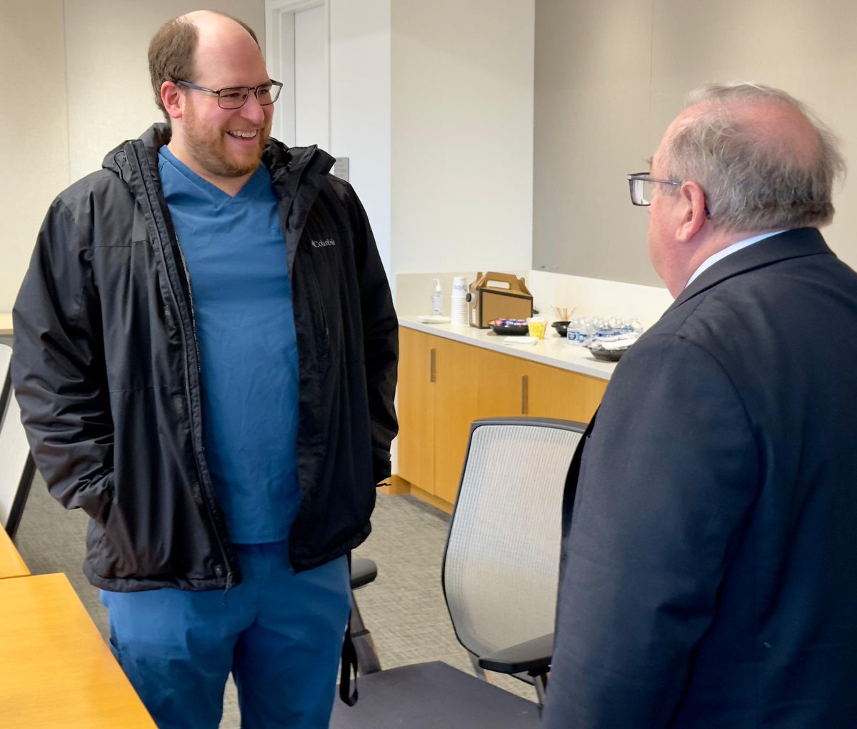 Dr. Eric Weiss and other residents had the wonderful opportunity of meeting the NYS Commissioner of Health, Dr. James McDonald. They talked about improving the communication between providers and patients along with other important topics. @HealthNYGov @Jacobs_Med_UB @UBuffalo