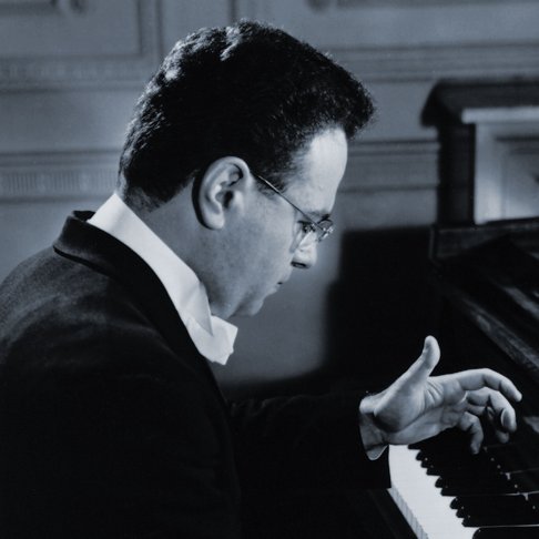 Schubert: Wanderer-Fantasie in C Major,  D. 760, Op. 15 - Julius Katchen #piano - Live at Salle Gaveau, Paris,1967.
#ClassicalMusic #music #art 
youtu.be/cKBz-BW3si4?si…