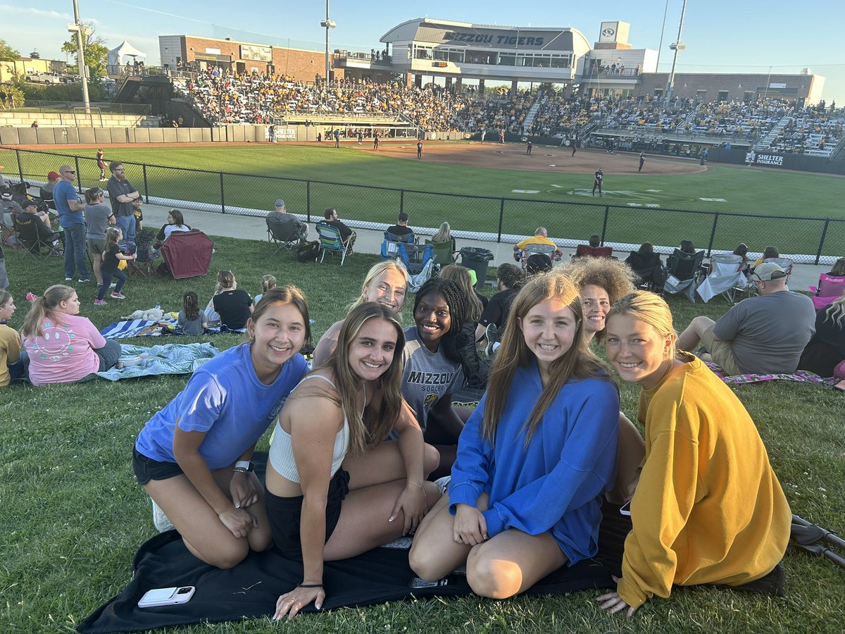 Tigers supporting Tigers. @MizzouSoccer out at @MizzouSoftball on a beautiful Monday! #MIZ