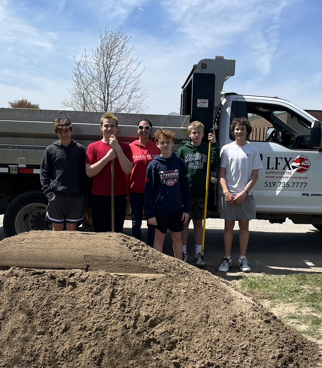 belleriverbucs's tweet photo. Mrs. Ditty, staff, and Ss at BRPS would like to send a HUGE thank you to Landscape Effects (LFX) in Lakeshore for the donation of sand for our track and field long jump pit. Your kindness makes our community a better place! https://t.co/J9GrxVTj6l