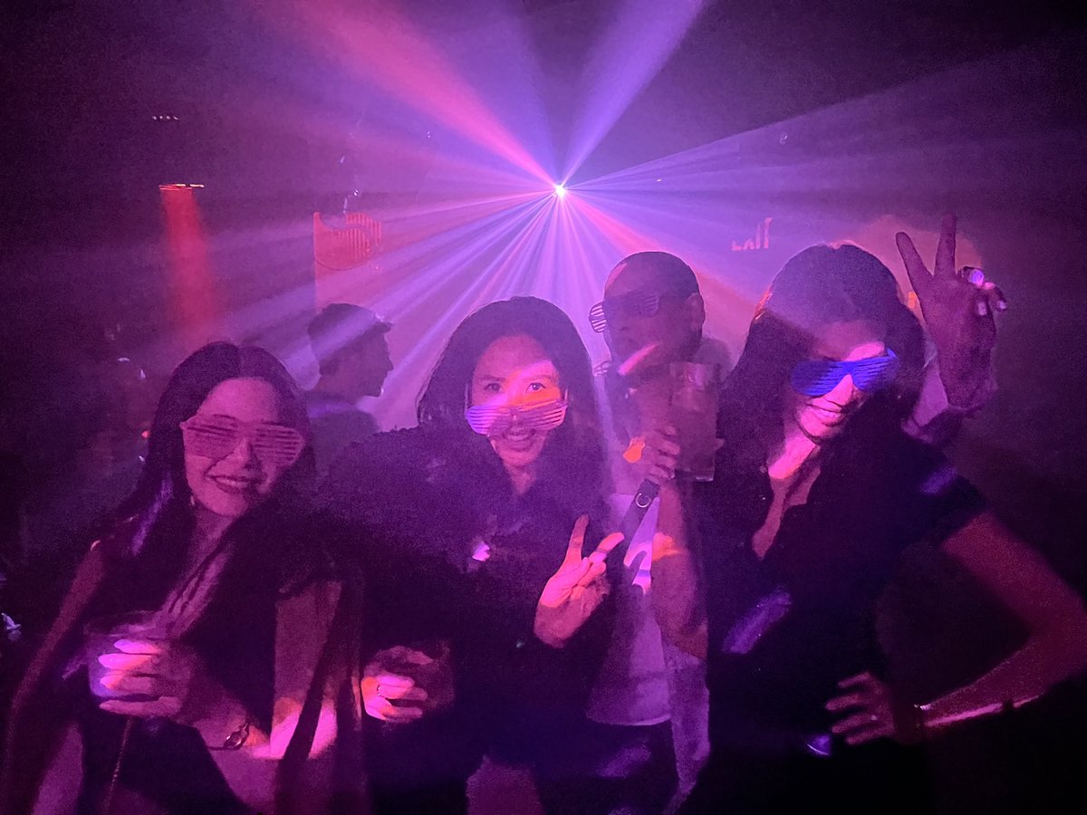 juliehwangwrites tweet media