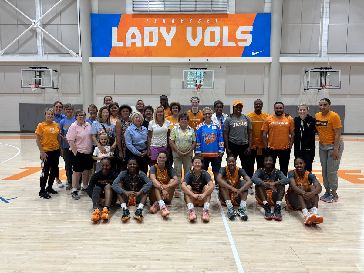 Lady Vol family! Great to welcome some LVFLs back to campus today 🧡