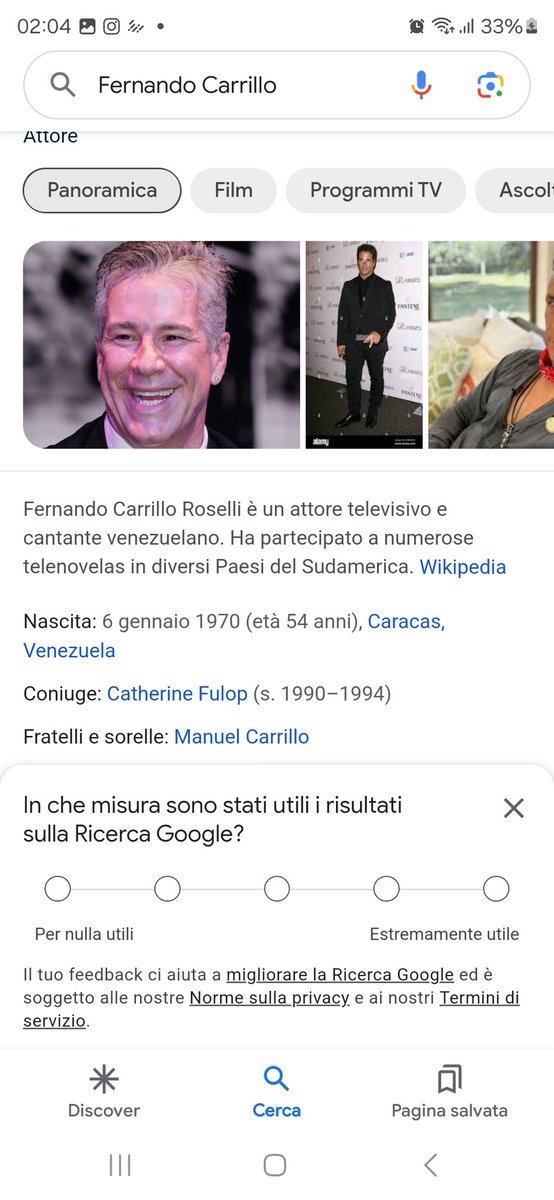 La foto non è  sua, è il vero Fernando carillon ha 54 anni e quel signore sulla foto è  un attore e cantante venezuelano...!!! Quindi Fake #perletti