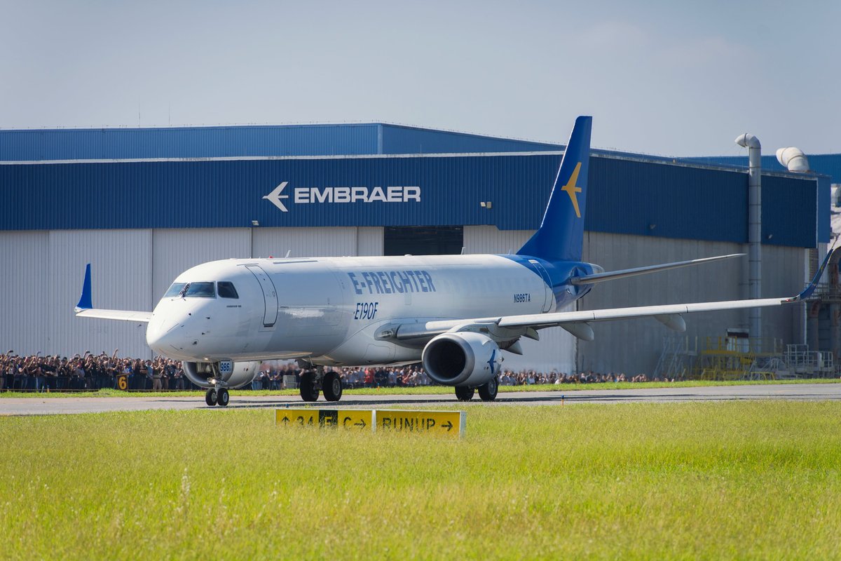 Vuelo inaugural de nuevo producto de Embraer, el E190F, un avión convertido de transporte de pasajeros a carguero (E-Freighter), que ya completó con éxito su primer vuelo en São José dos Campos 🇧🇷Brasil.