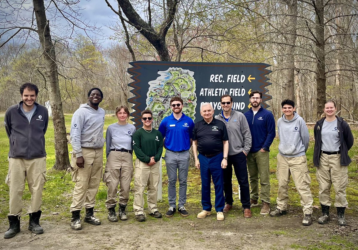 Joined new team of @AmeriCorps Nat’l Civilian Community Corps members at @BGCnewport for a clean up & maintenance project at Camp Grosvenor. This dedicated team is working to boost the Club’s capacity to make a positive impact on local youth. Thankful for their efforts!
