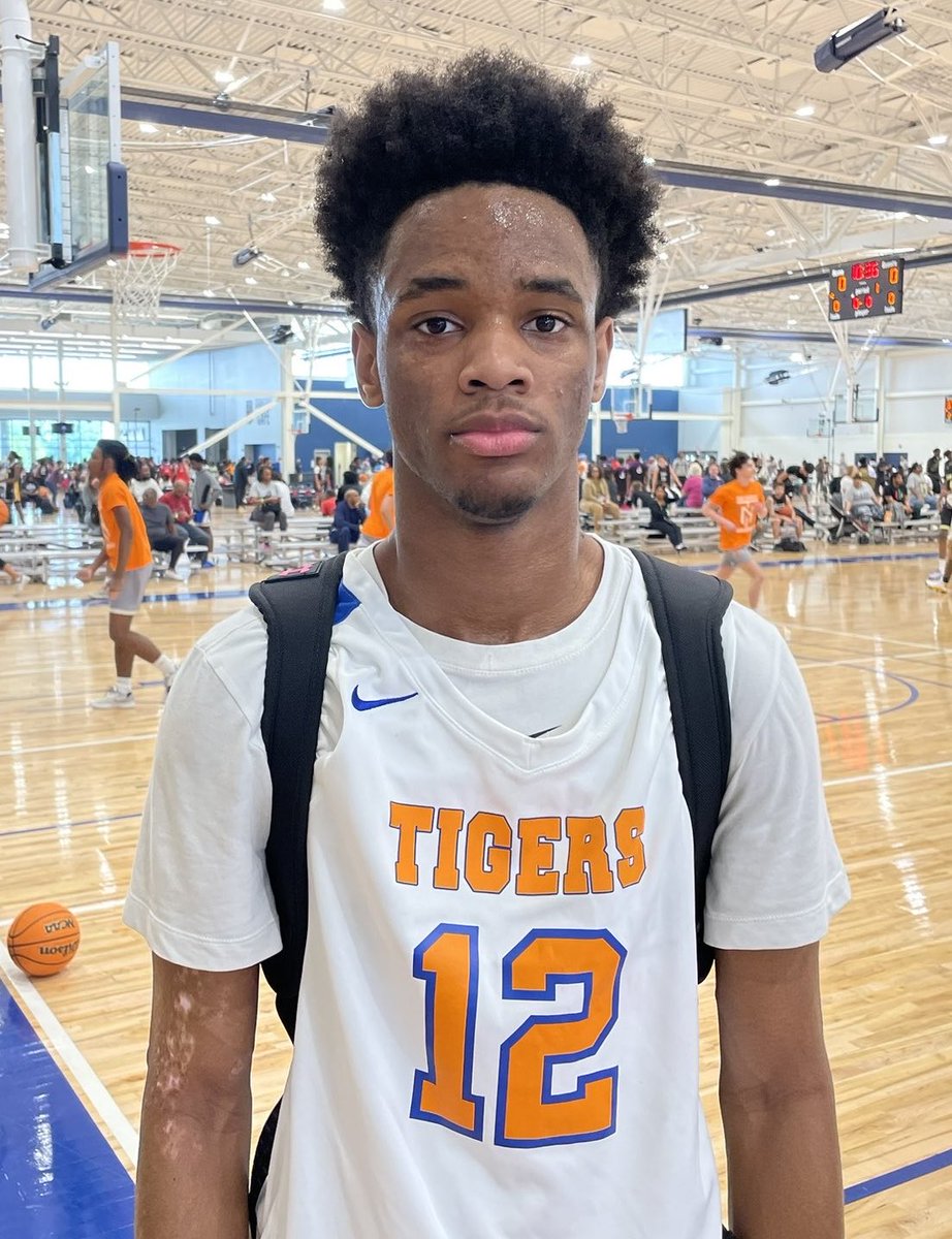 2025 6’7 @kamdendays2025 (@popeprepmbb) continues to turn heads with his athleticism and skill set. Blocking shots, rebounding, monster dunks, pull up shots, etc. continue to earn him @hoopseen top performer recognition and the offers are starting. #StockRiser @TigersTennessee