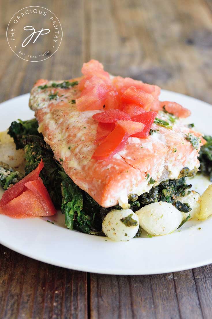 Sheet Pan Salmon @graciouspantry thegraciouspantry.com/clean-eating-s… #SugarFreeRecipes #Mealsforor #DinnerMealPrepRecipes #NoAddedDairy #BatchMealPrepRecipes #NoAddedEggs #FreezerMeals #LowCarb #PaleoRecipes #SheetPanDinners #Seafood #LowSodium