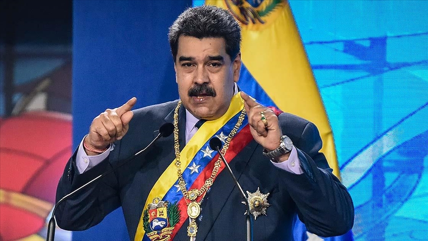 Venezuela Devlet Başkanı Nicolas Maduro:

⚡️Dünyanın dört bir yanındaki gençleri #Filistin halkına yönelik soykırımı kınamak için meydanlara inmeye çağırıyorum. #Gazze'deki masum halkın sesi olun.

#FreePalestine 
#GazaGenocide‌