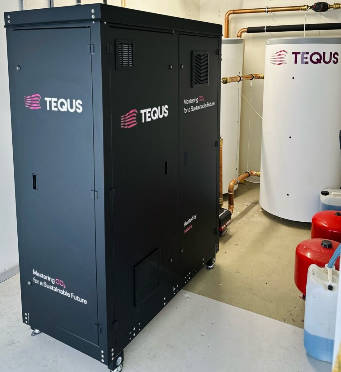 Norwegian startup unveils CO2 water-to-water heat pump: Tequs said its new plug-and-play heat pump can deliver up to 90 C of heat for space heating, air conditioning, and domestic hot water. The new product is available in… dlvr.it/T6C2d6 #solarenergy #india #solarpower