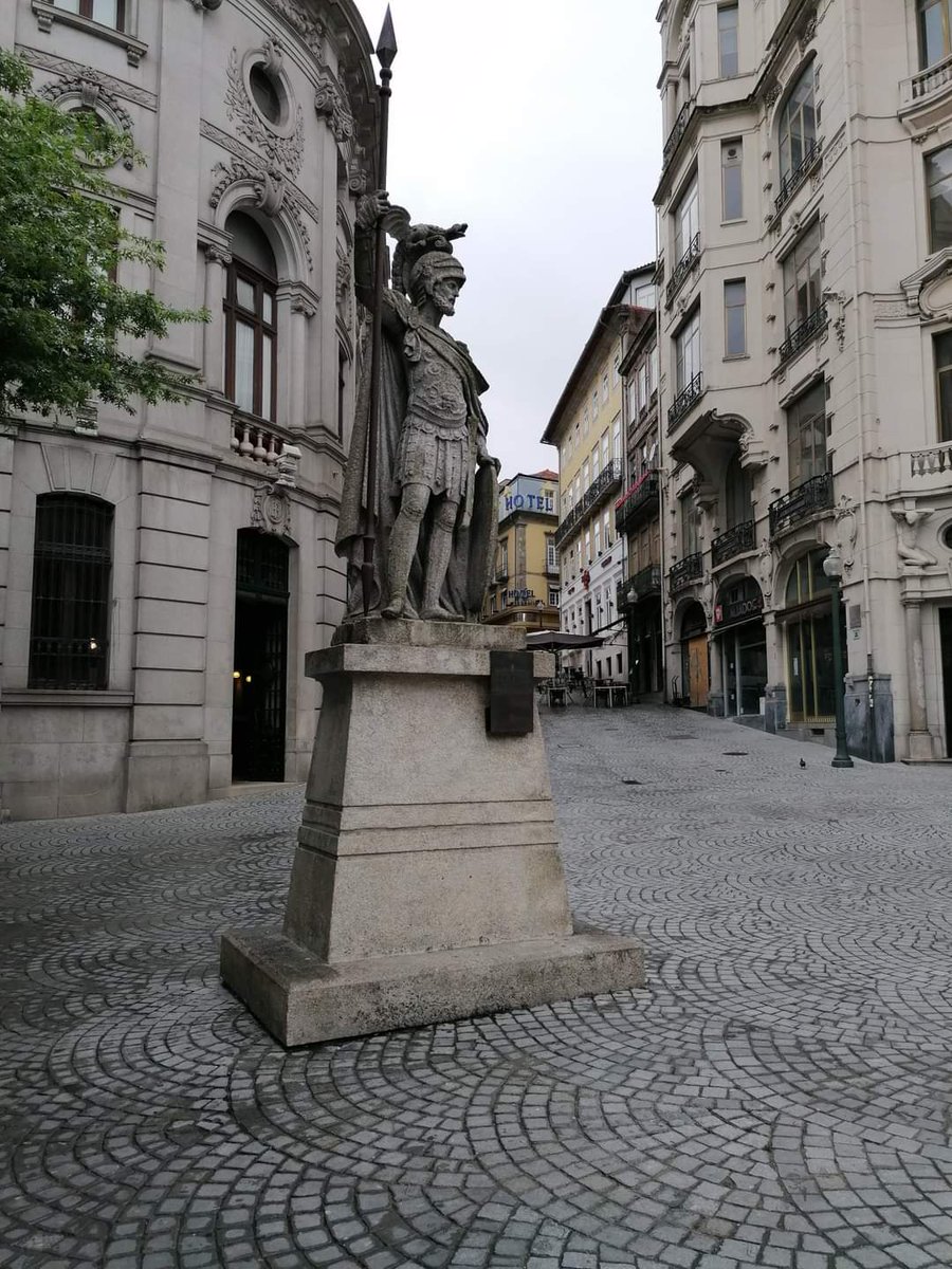 A cidade do Porto é para conhecer caminhando, curtindo ao máximo suas ruas estreitas cheias de história e nostalgia. #Porto  #Invicta #visitPorto #travelphotography #viagens #FotógrafoAmador #visitPortugal