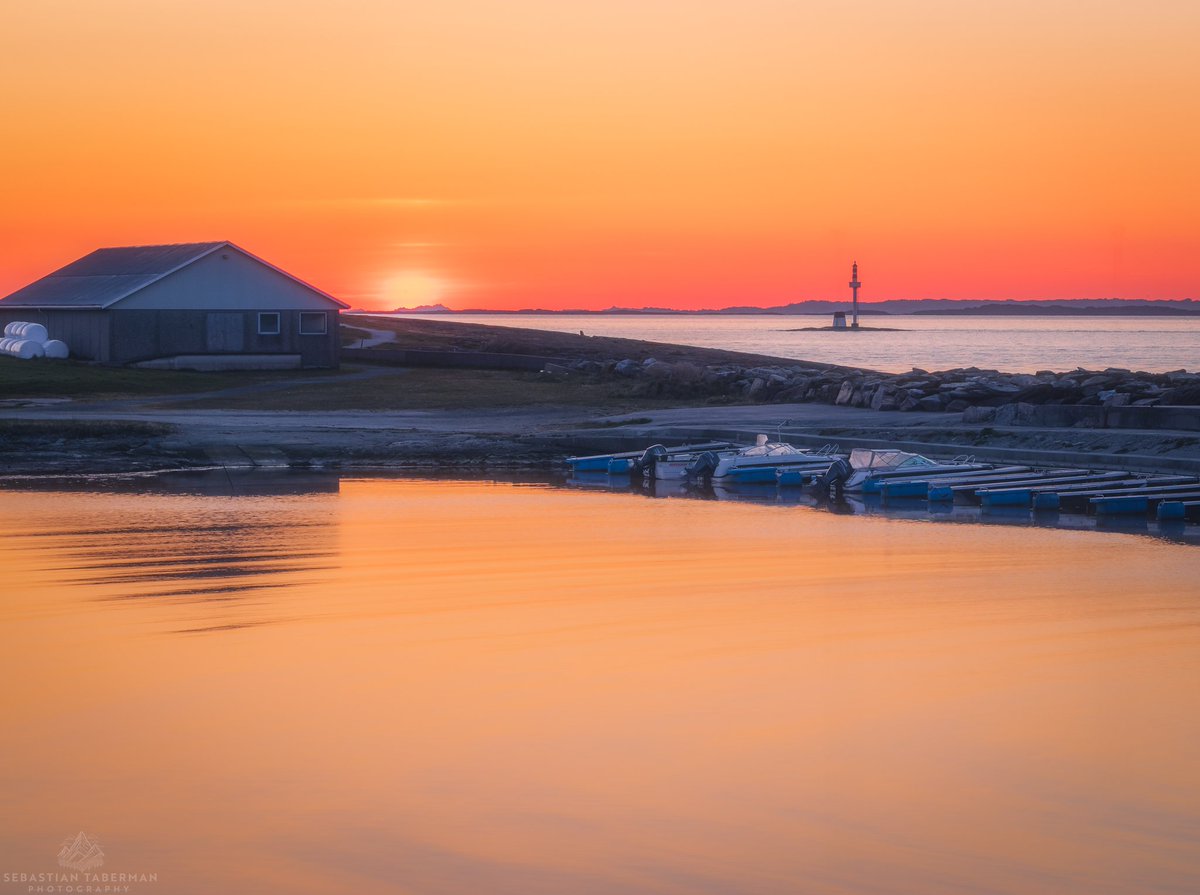 Summer approaching. Longer days and later sunsets ahead 😎
Tungenes, Randaberg 📍
-
-
-
-
-
#photography #landscape #lensculture #norway #norge #visitnorway #rogaland #regionstavanger #summer #goldenhour #sunset #sunsetvibes #springtime #landscapecaptures #landskap #landskapsfoto