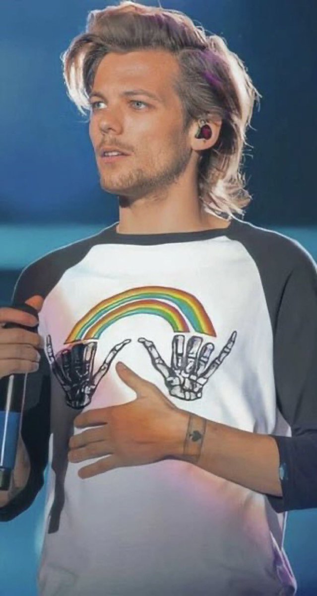 TEN YEARS 

The first rainbow publicly worn by a One Direction member appears April 30, 2014 in Santiago, Chile.