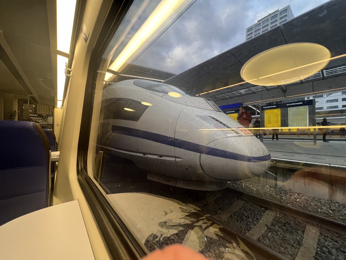 #NSRapido naar Keulen. De elegantie en snelheid straalt er van af. Misschien toch maar eens proberen.