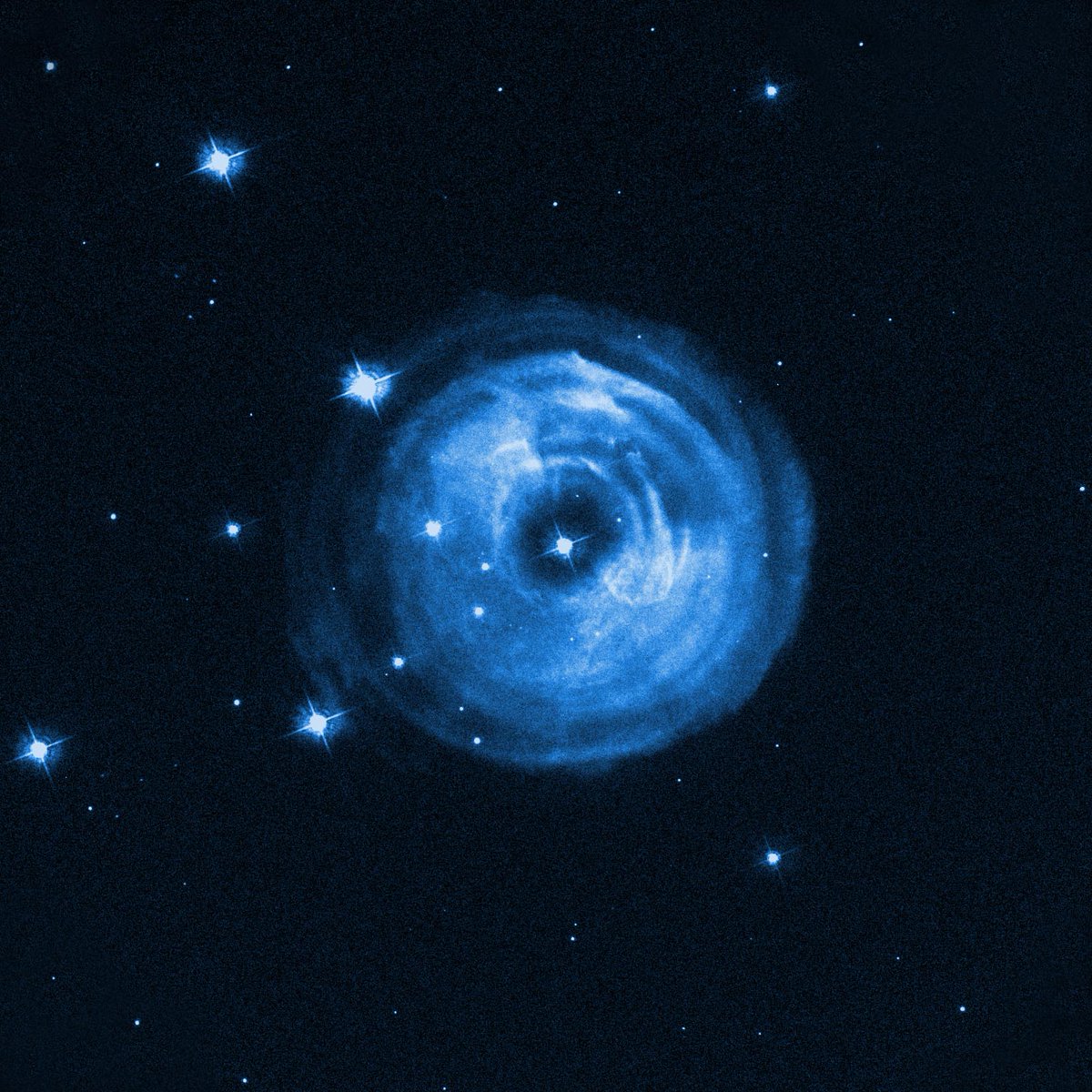 CALENDARIO HUBBLE Estrella V838 Monoceroti 📷 30 abril 2002 #Astronomía #Hubble