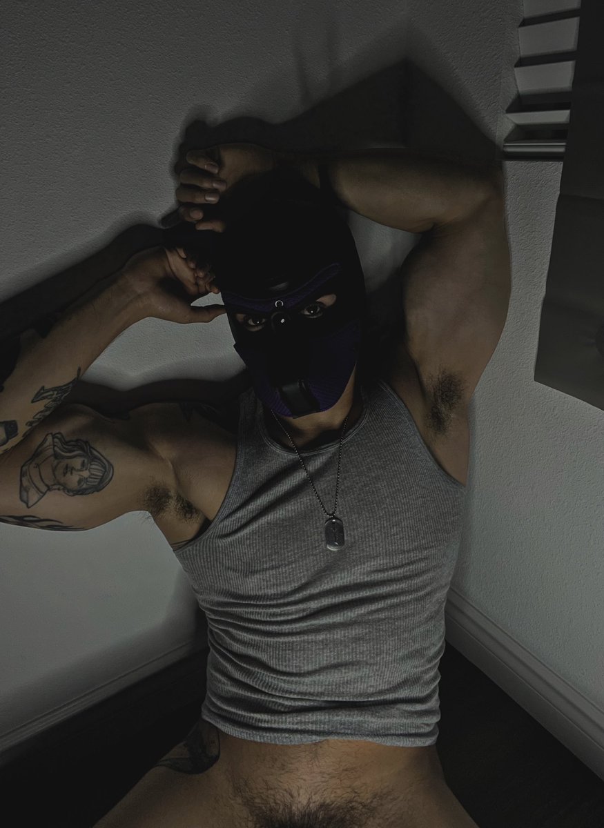hotboyglux's tweet photo. How I’m waiting by the night 🐺 

🤫😈 https://t.co/znEL3q79q4