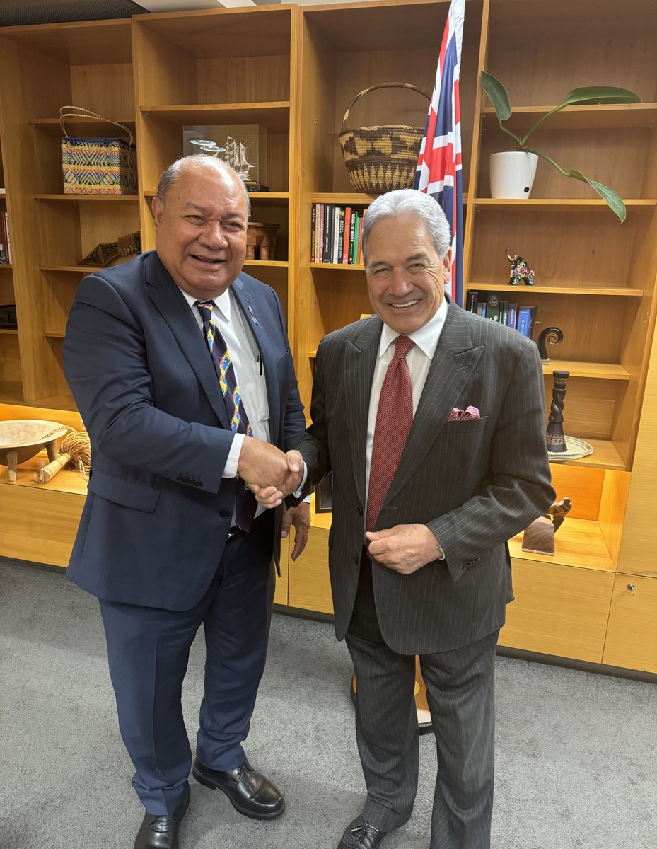 The Minister was pleased to meet Tuvalu’s High Commissioner, Feue Tipu. They discussed Tuvalu’s recent election and new government, as well as cooperation between Tuvalu and New Zealand - including on environmental, fisheries and connectivity issues. 🇹🇻 🤝 🇳🇿