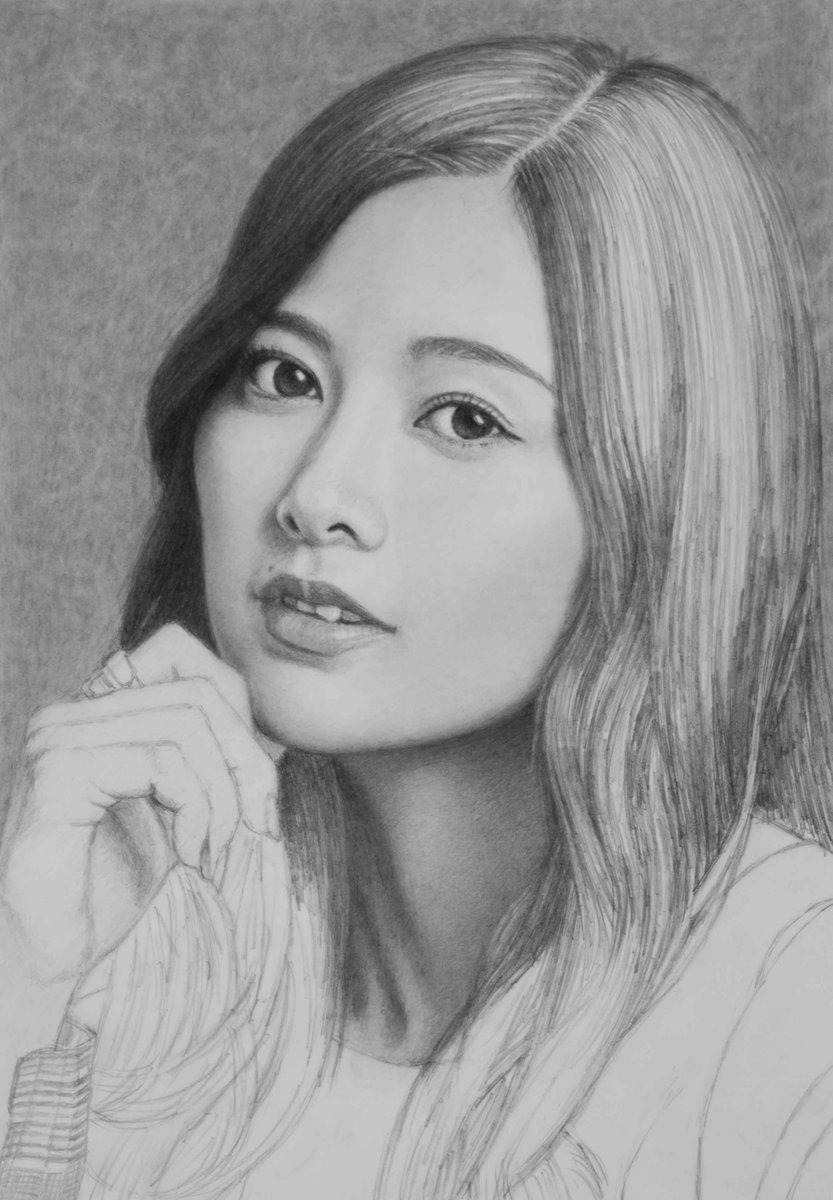 白石麻衣 さんの #鉛筆画 『描画途中』です。下描きの初期段階～お顔の
