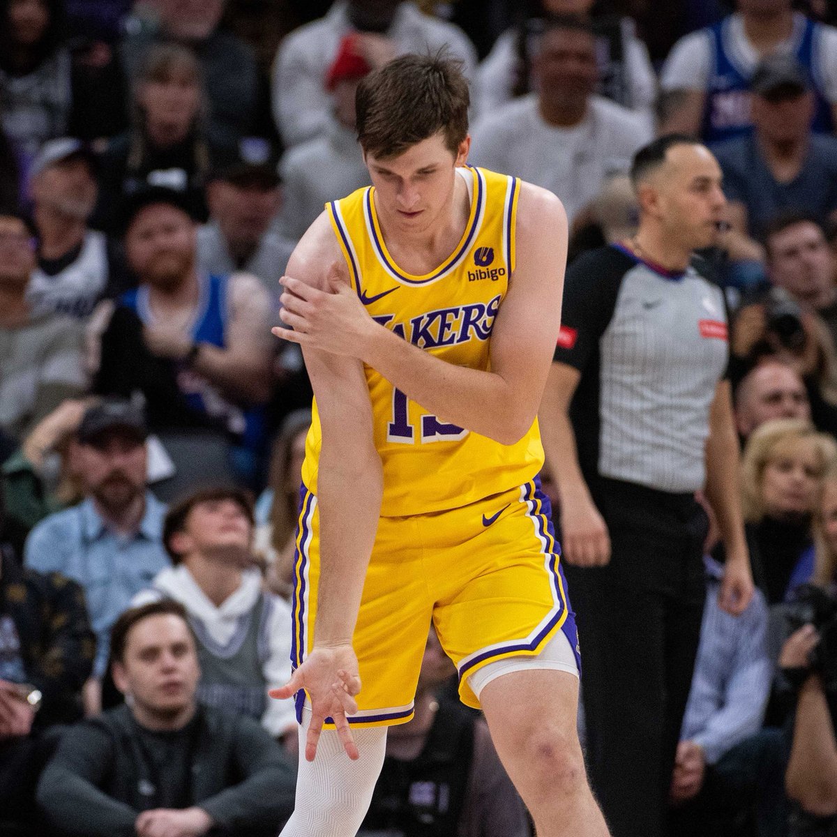 RT IF THE LAKERS SHOULD KEEP AUSTIN REAVES