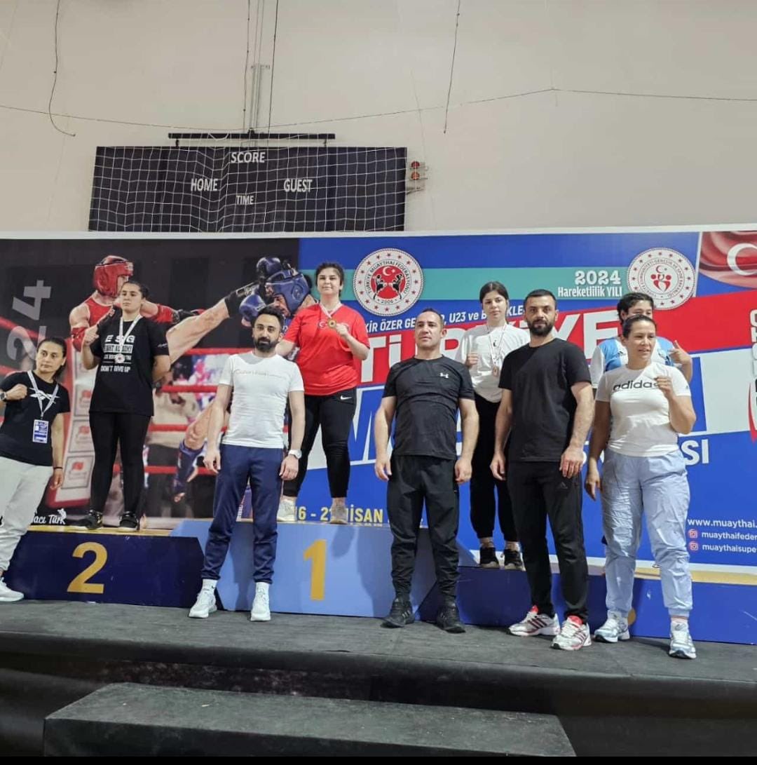 16 - 21 Nisan tarihlerinde Antalya'da yapılan Muay Thai Türkiye Şampiyonası’nda #GaziantepBüyükşehir sporcularımız 3 altın, 2 gümüş ve 5 bronz madalya alarak turnuvayı tamamladı.

Yunanistan’da yapılacak Dünya Şampiyonası’nda yarışacak sporcularımıza şimdiden başarılar dileriz.…