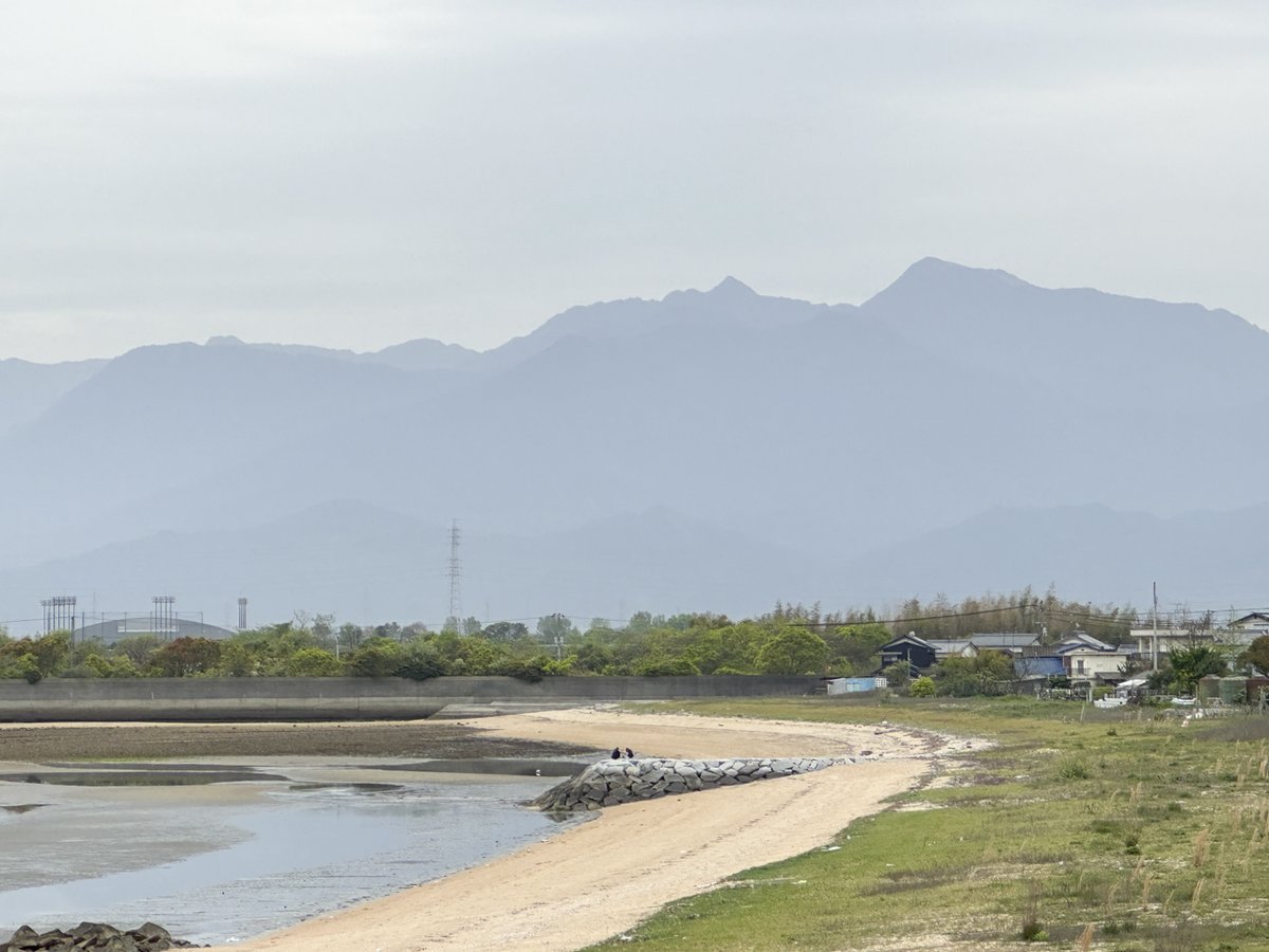 遍路道は愛媛県、瀬戸内海沿いに到達した後も、不思議な迂回を続けます。五十九番・国分寺から六十番・横峰寺の遍路道に注目です。瀬戸内海沿いにある国分寺からは、海岸沿いに東方へと移動するだけで、最短距離を経て遍路の出発地点へと戻ることができます。ところが。。。
historyjp.com/article/446/