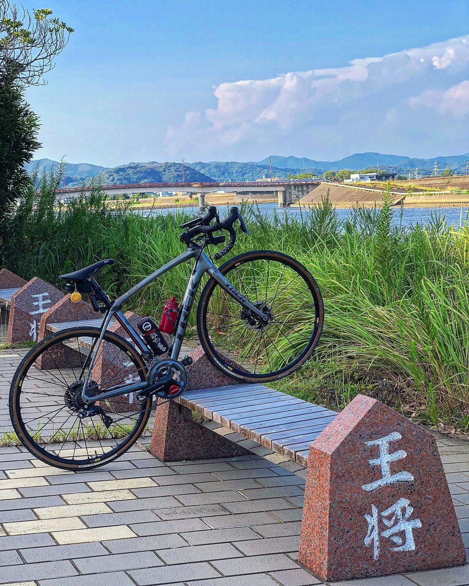 .
.
.
日本列島公園🗾
.
.
.
#王将 #豊川市サイクリング #trek #domane #トレック #mavic #gobybike #IGCJP #roadbike_jp #ロードバイクjp #ビチスタイル #チャリでブー #roadbike #roadbikepics #roadbikelife #roadbikes #roadbikelove #roadbikelifestyle #roadbikepics #ロードバイク