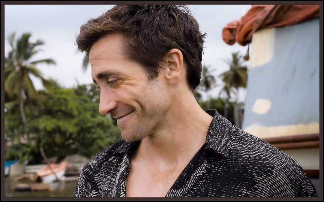 Sexy slap face that doesn't let anyone make fun of it: first a smile, then a punch. #jakegyllenhaal #helwooddaldon #roadhousemovie