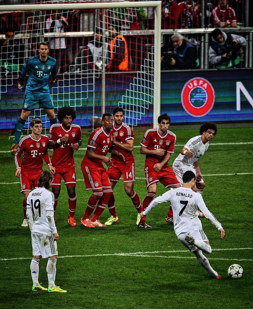 This picture is COLD 🥶 #UCL #FCBRMA #HalaMadrid #ChampionsLeague