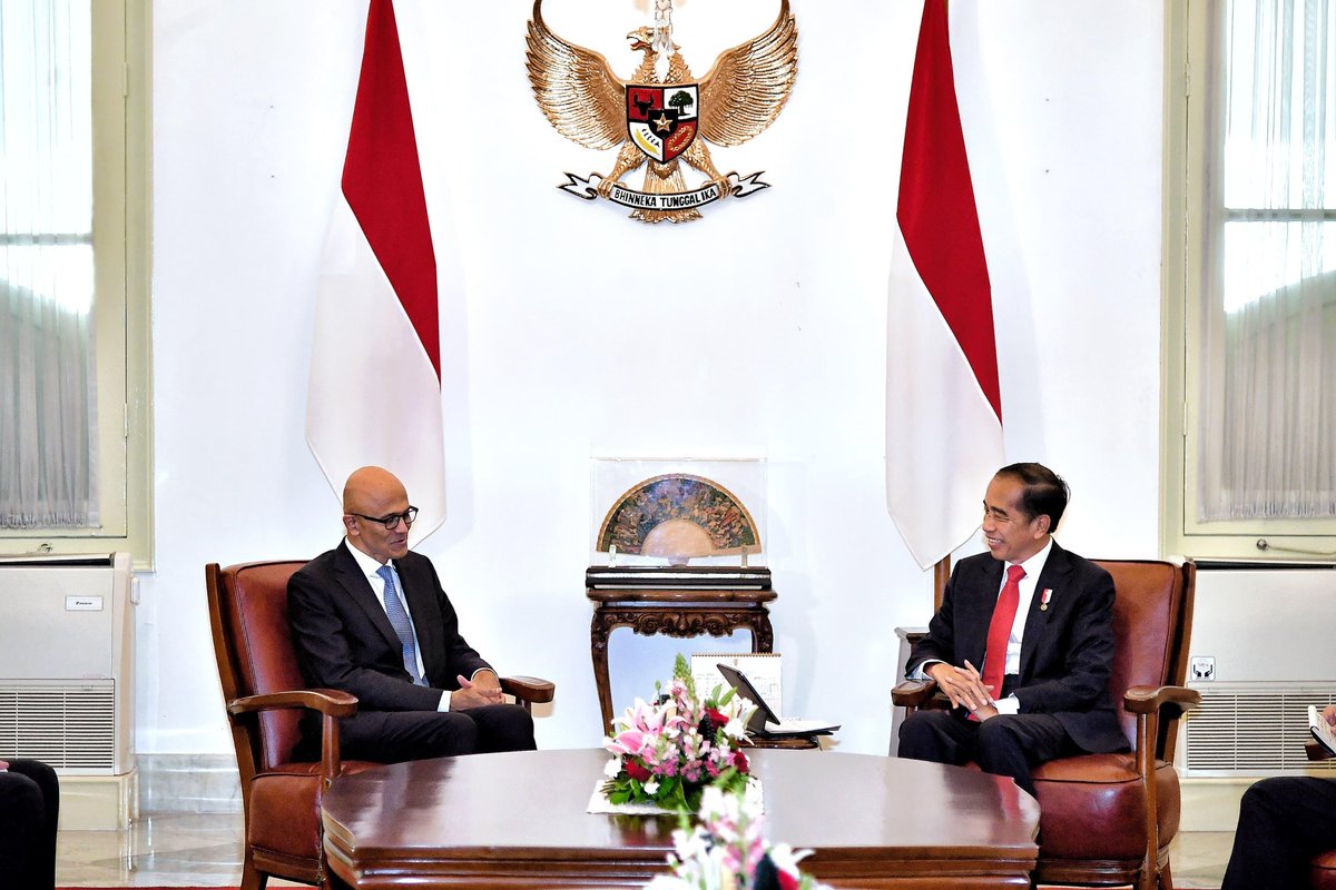 Indonesia-Microsoft Jajaki Peluang Pengembangan Teknologi AI dan Talenta Digital. Presiden Joko Widodo menerima delegasi Microsoft di Istana Merdeka, Jakarta, pada Selasa, 30 April 2024. Pertemuan tersebut membahas kerja sama Microsoft dan pemerintah Indonesia dalam pengembangan…