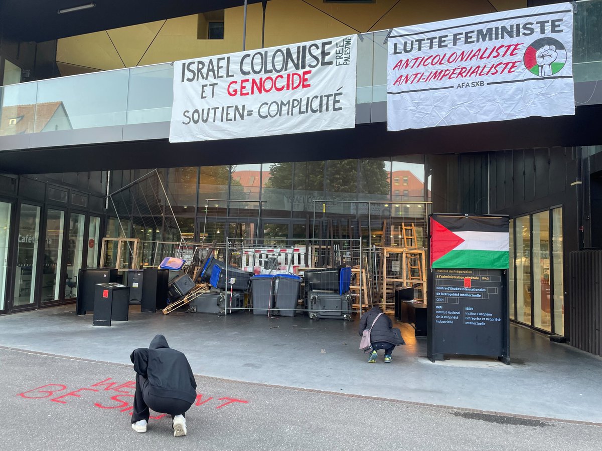 Blocage en cours à Sciences Po #Strasbourg, une action menée par une quarantaine d'étudiants en solidarité avec la #Palestine et en soutien à #SciencesPoParis @CamBalz est sur place, plus d'infos sur @Rue89Strasbourg
