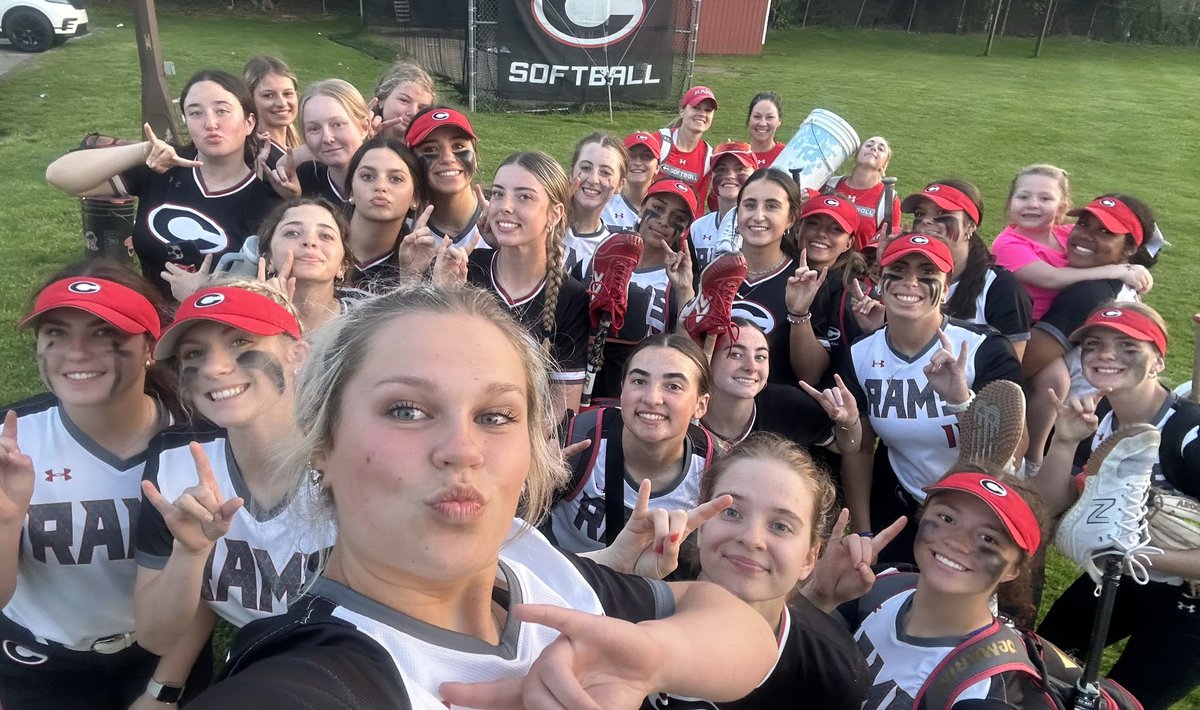 CHSRamsSoftball's tweet photo. RAMS WIN!!!! Matos with 16ks. McCue and Blair with 💣💣!! #postgameselfie #winforwayne #clockit 🧴☝🏼 https://t.co/CfEADEUjA9