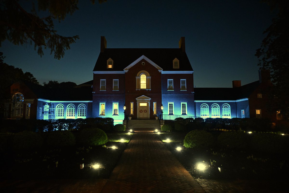 Tonight, First Lady @DawnFlytheMoore and I lit Government House teal for #PMDDAwarenessMonth. Premenstrual disorders can have significant impacts on a person's daily life, mental health, and overall well-being.