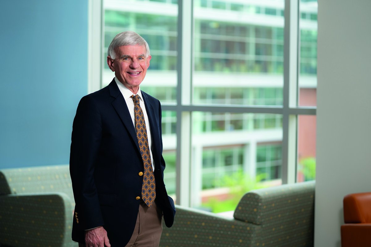 @RoanokeCollege will be presenting @VirginiaWestern President Robert Sandel with an honorary degree during Saturday's commencement exercises. #thatscool Learn more: tinyurl.com/4fhsn3dt