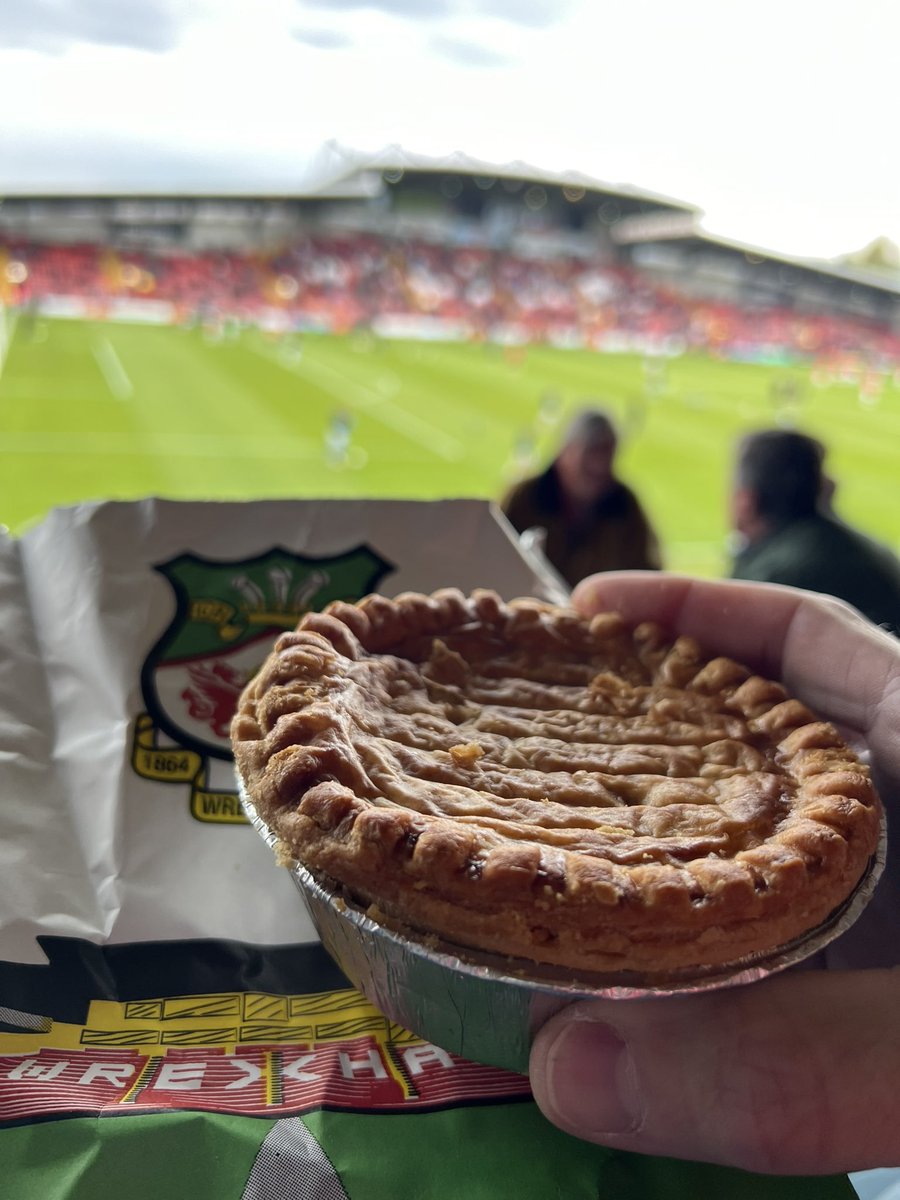 Beef steak pie @Wrexham_AFC £3.6 @FootyScran