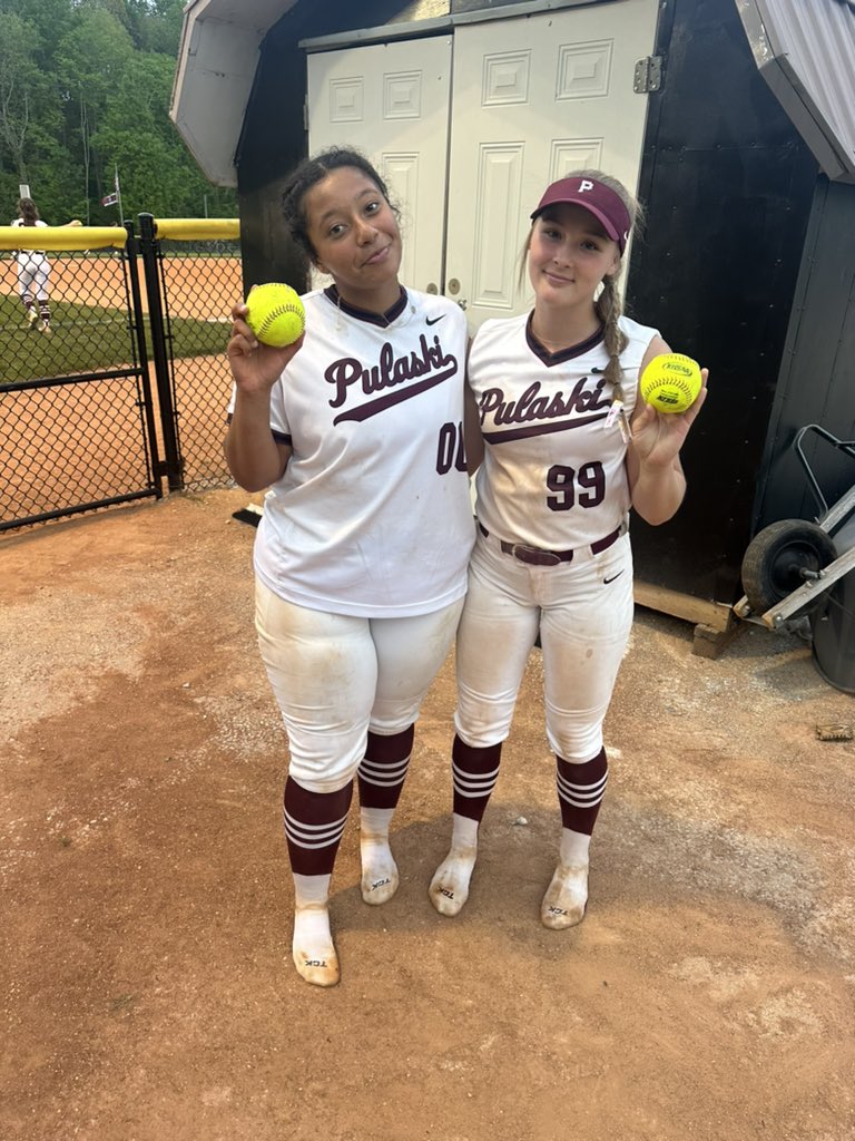Our Bella Ellis, #00, with a grand slam tonight and our #99, Brooklyn Thomas, with a bomb during our 12-4 victory against the Lady Lakers this afternoon! Great teamwork for the W tonight! 💪🏼🥎