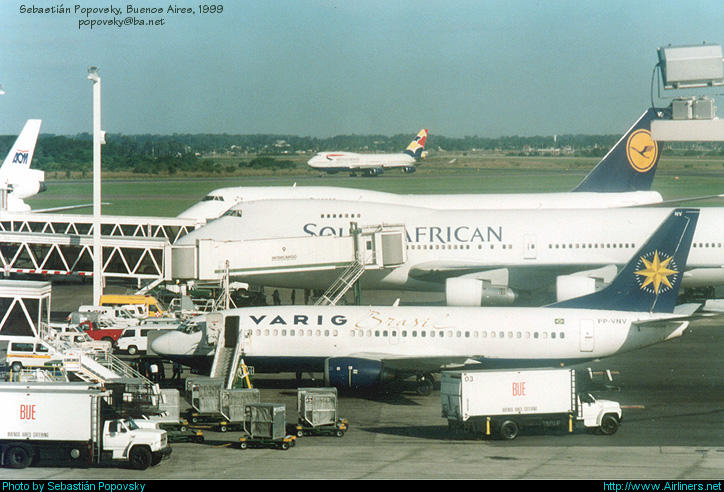 Boeing 747-400 de Lufthansa y British Airways en Buenos Aires 🇦🇷 (además de un Boeing 747-200 de South African Airways). 1999