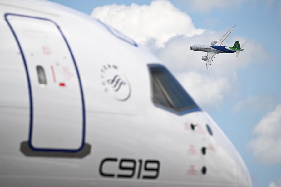 A Chinese airline on Monday announced the purchase of 100 #C919 jetliners, which will be delivered in batches from 2024 to 2031. The $9.9 billion deal comes amid China's first large passenger aircraft's move to expand its domestic market.