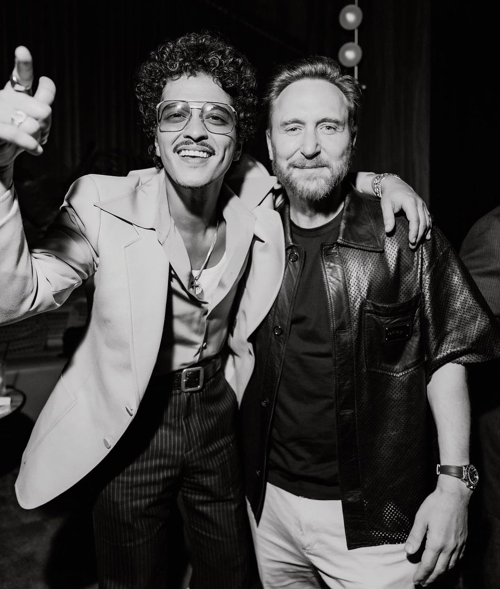 Bruno Mars with David Guetta at The Pinky Ring. 🤩🍸✨ Aawww, look at that beautiful smile 🥺❤️