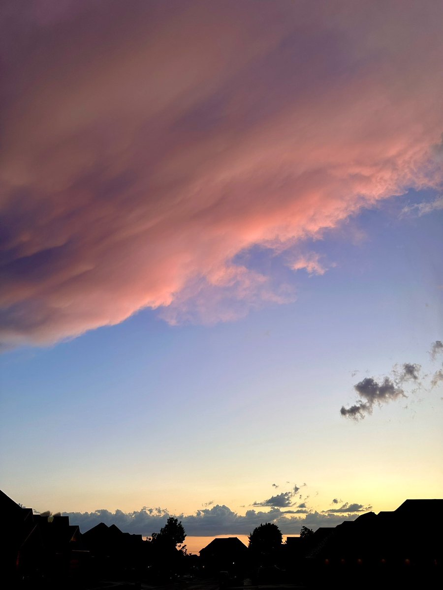 Tonight’s sky was a bit clear and boring 😂. Last night after the rain, I stepped out and captured this sky of color 😍 #godscountry #sunset