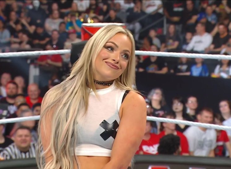 maddiemania_'s tweet photo. Idc what anyone says, @YaOnlyLivvOnce has never done anything wrong in her entire life https://t.co/8NDYpHjwKa