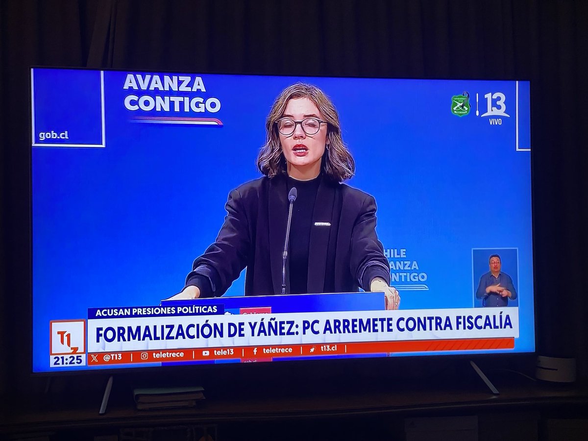 Actriz total , vestida de negro después de carrete ayer y hoy aparece de negro Hipocresía !!