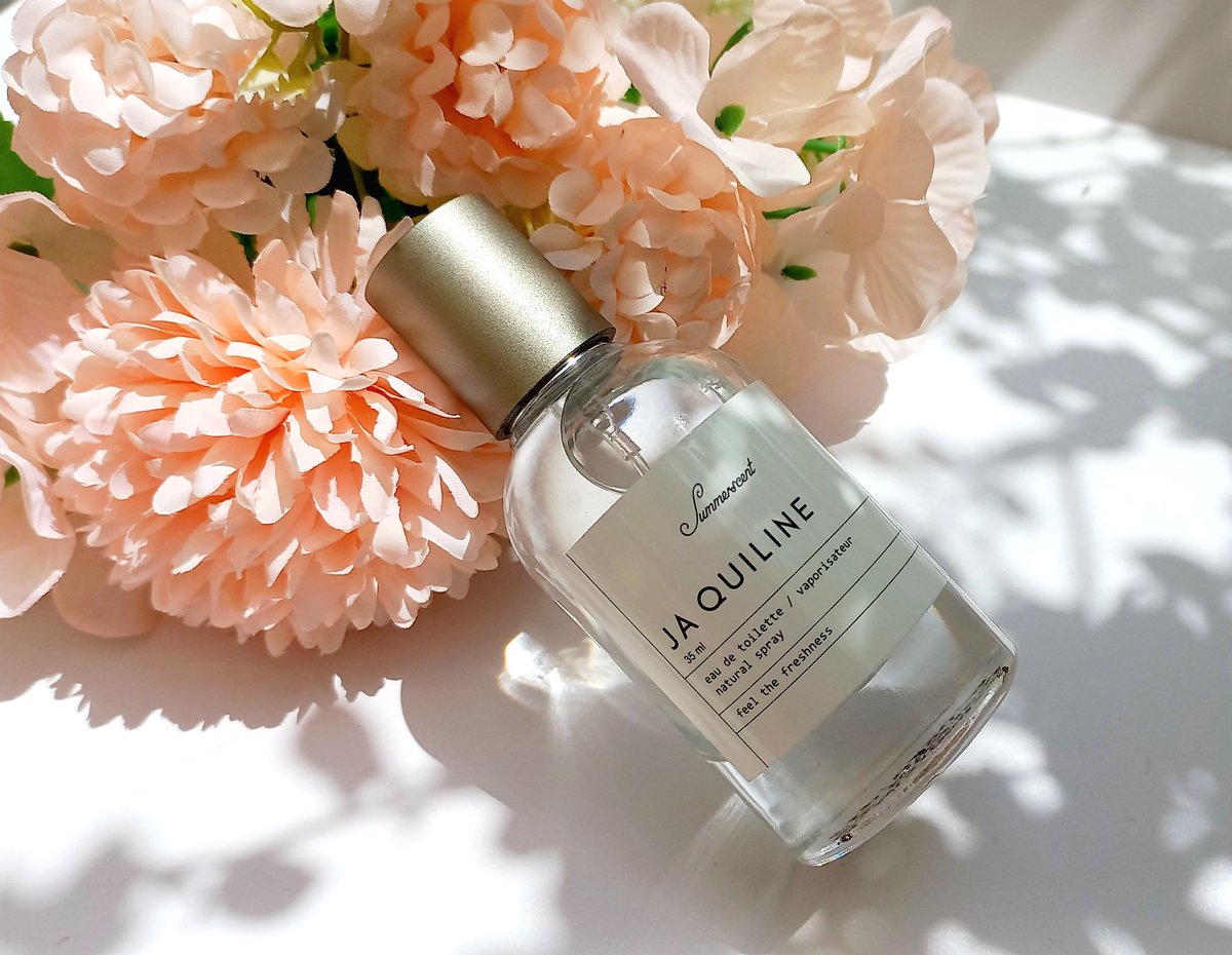 sunflowlust's tweet photo. Hufttt lagii badmood tapi harus kerja. Untung ada parfum dari summerscent yang bikin moodku jadi bagus hihihii 🌷🥰

Yang suka wangi parfum fresh floral, cocok dipake di outdoor dan panas2an siniii merapattttt 

#juwireview https://t.co/UxBKP3iSL8