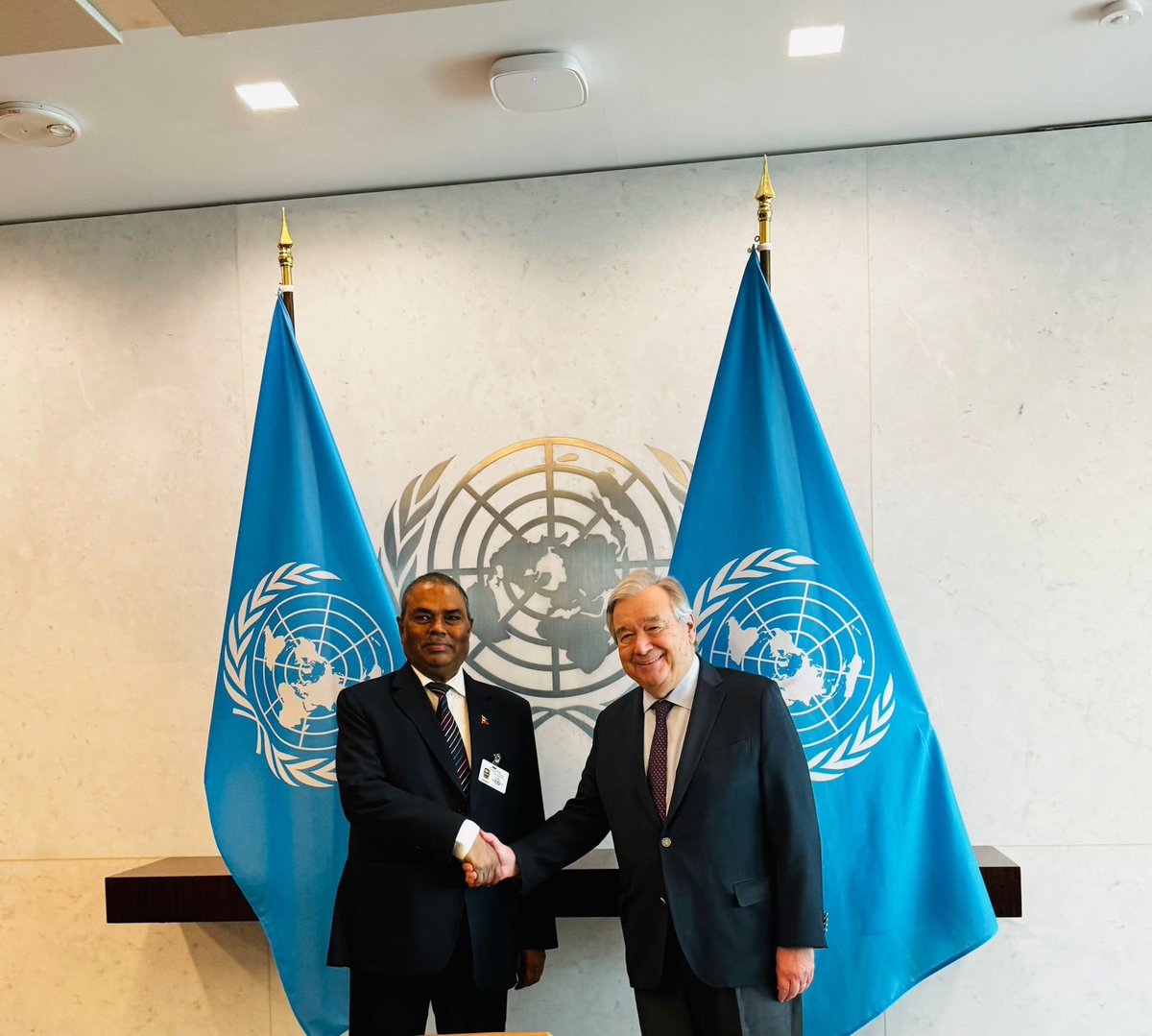 Hon. @upendrayadavjee, DPM/Minister for Health & Population met with UNSG @antonioguterres. They discussed Nepal-UN relations including Nepal's contribution to global peace & security through peacekeeping, SDGs, climate justice & partnership on health & population issues.